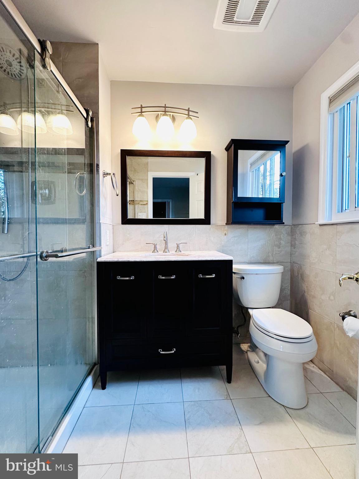 106 Hooton Road Mount Laurel, NJ 08054 - Photo 16 of 24 a bathroom with a toilet sink and mirror