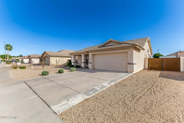 $460,000 | 2085 East Smoke Tree Road, Gilbert, AZ 85296