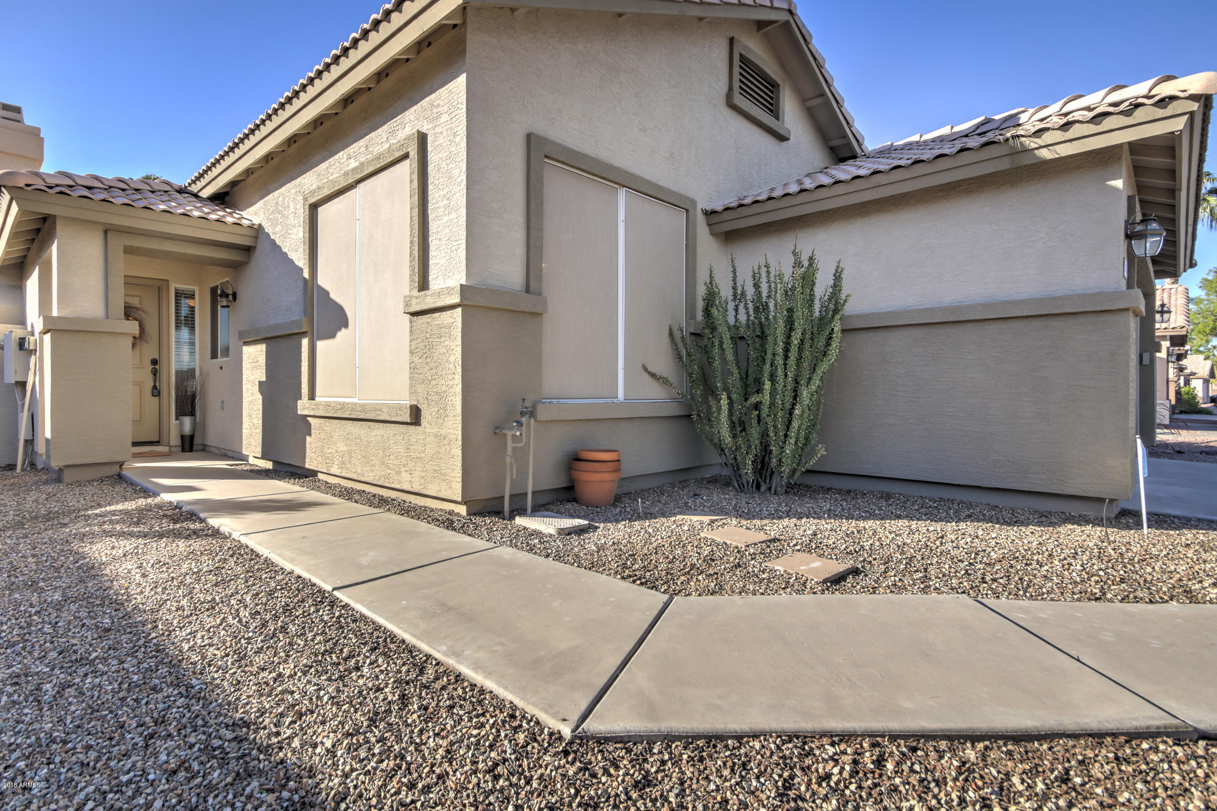1986 South Oak Street Gilbert, AZ 85233 - Photo 3 of 37 1986 S Oak St-5