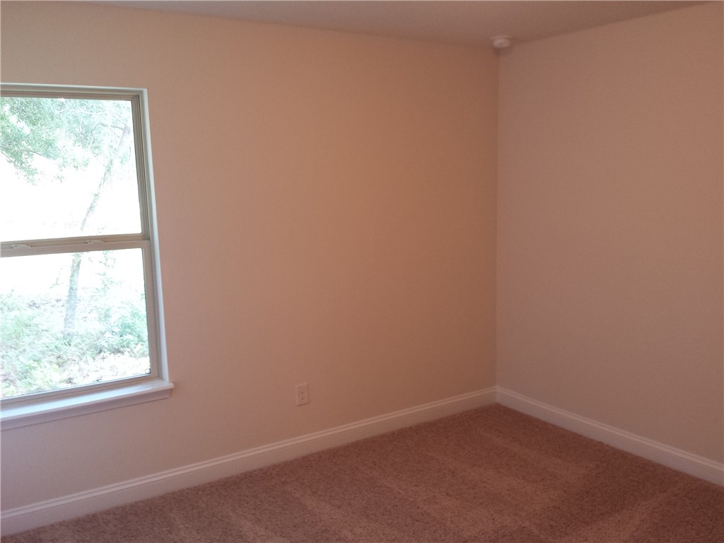88397 Maybourne Road Yulee, FL 32097 - Photo 27 of 35 an empty room with a window