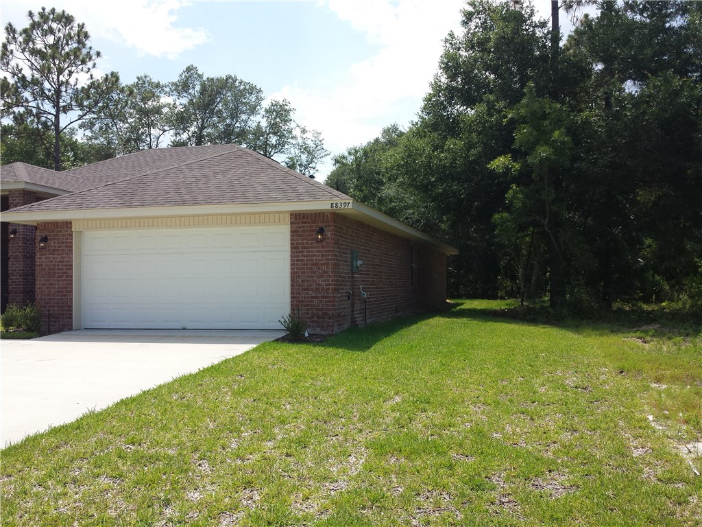 88397 Maybourne Road Yulee, FL 32097 - Photo 3 of 35 a backyard of a house