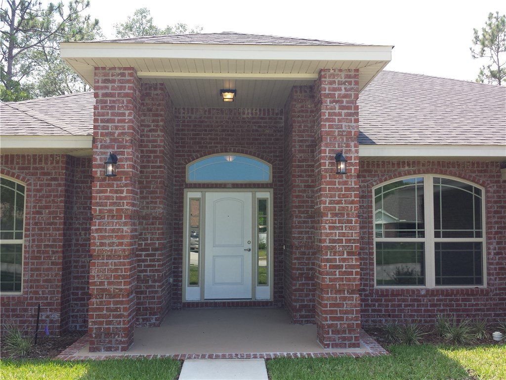88397 Maybourne Road Yulee, FL 32097 - Photo 4 of 35 a front view of a house with a yard