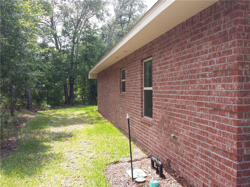 88397 Maybourne Road Yulee, FL 32097 - Photo 6 of 35 a view of a backyard with a large tree