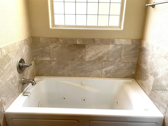 $2,295 | 132 Akaloa Drive, Bastrop, TX 78602