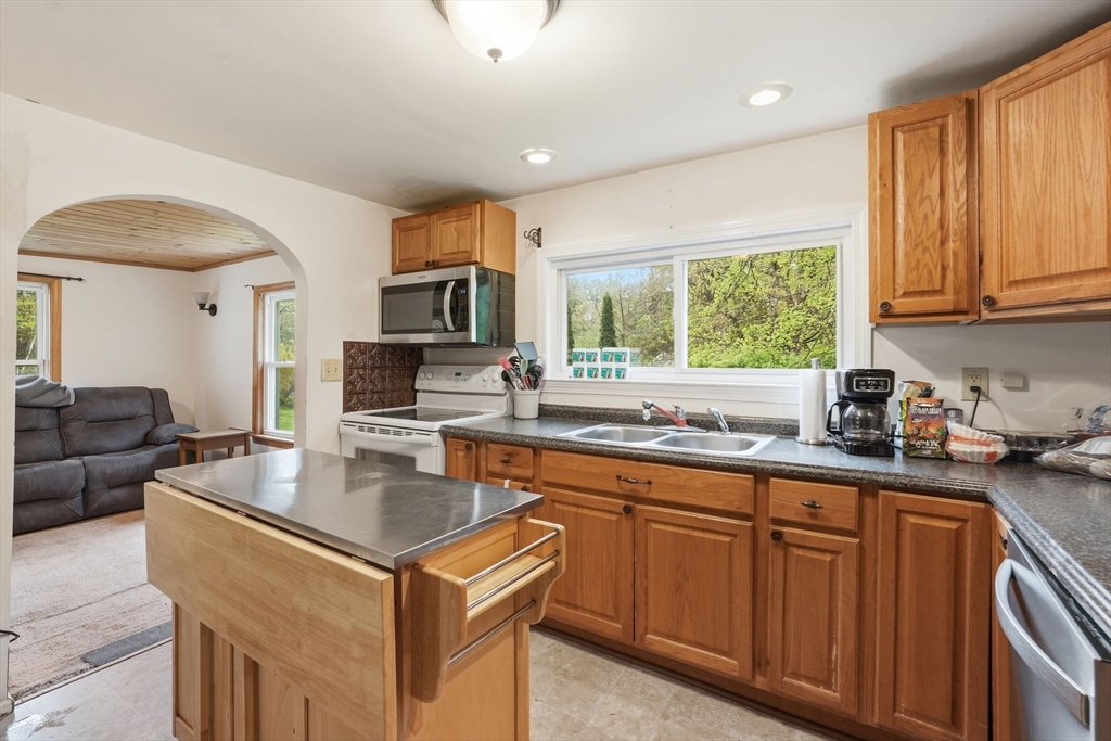 8 Shutesbury Road Amherst, MA 01002 - Photo 15 of 31