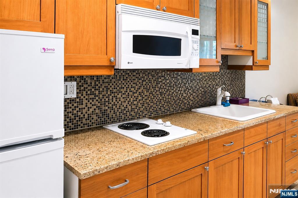 75 Myrtle Avenue, Unit 1 Edgewater, NJ 07020 - Photo 28 of 31