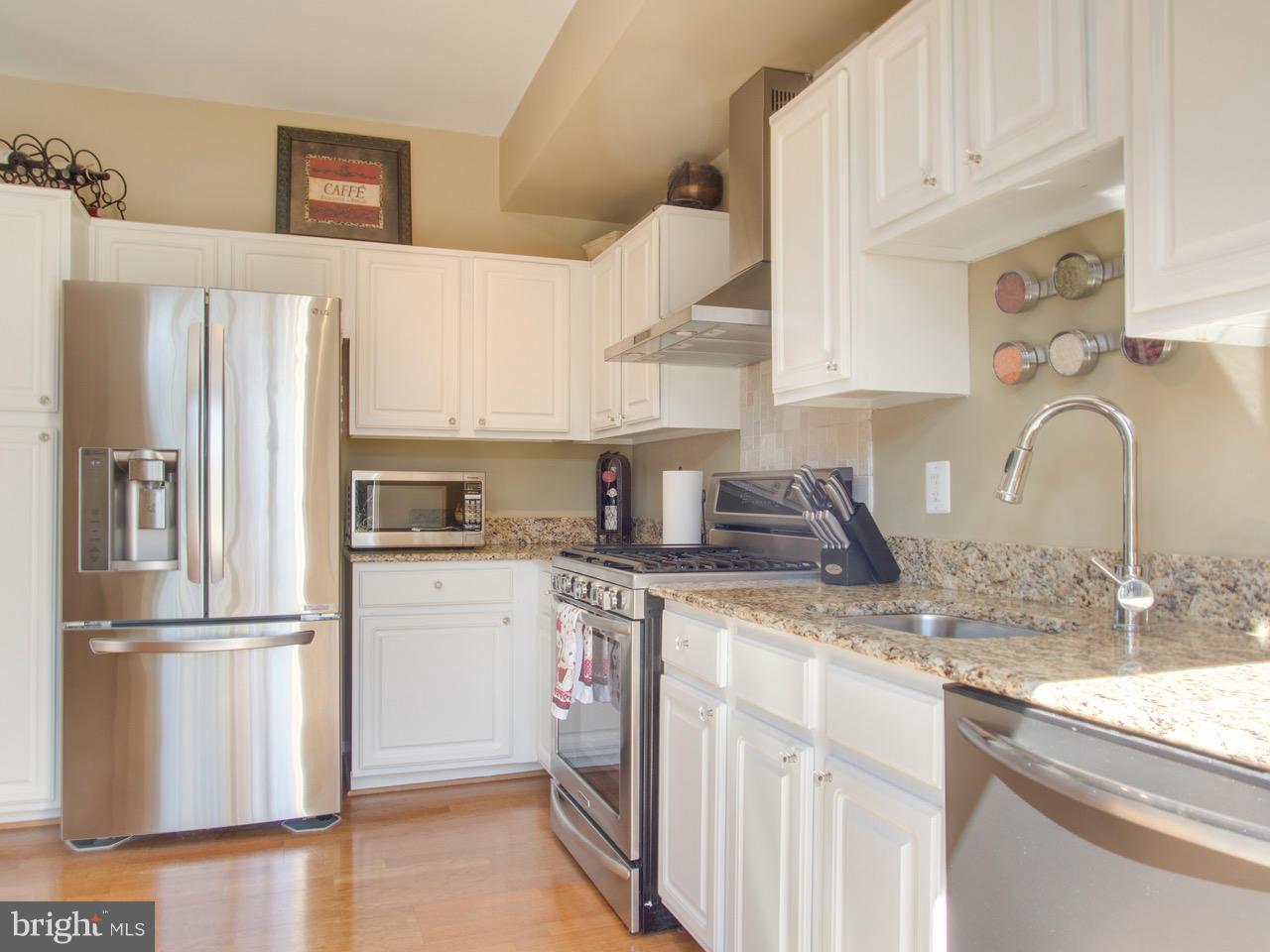11405 Windleaf Court, Unit L 25 Reston, VA 20194 - Photo 8 of 30 Kitchen