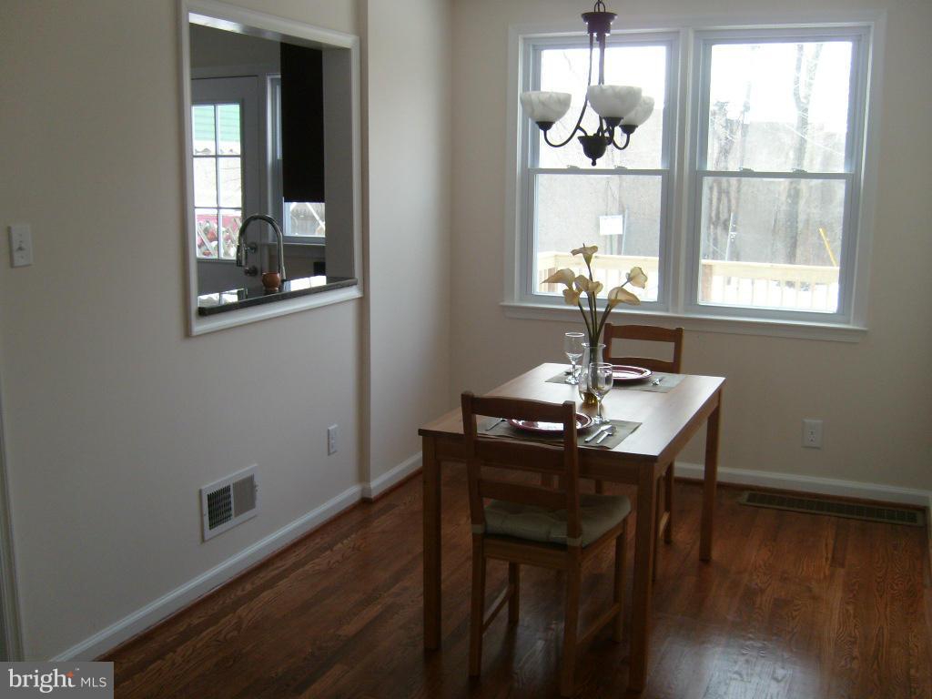 726 Old Riverside Road Baltimore, MD 21225 - Photo 14 of 22 Dining Room