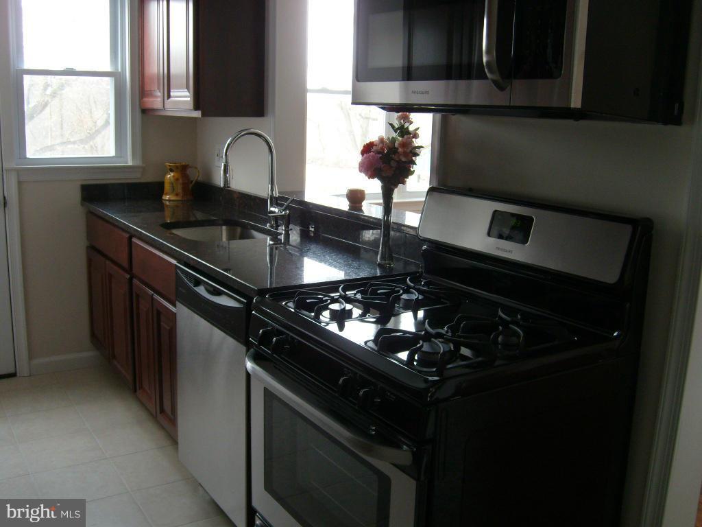 726 Old Riverside Road Baltimore, MD 21225 - Photo 3 of 22 Kitchen