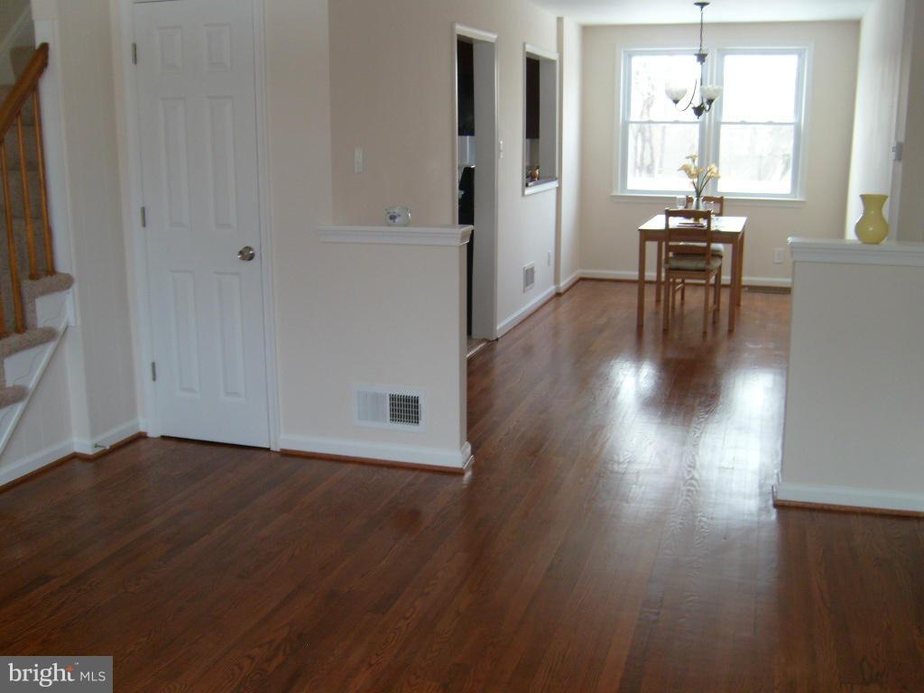 726 Old Riverside Road Baltimore, MD 21225 - Photo 4 of 22 Interior (General)