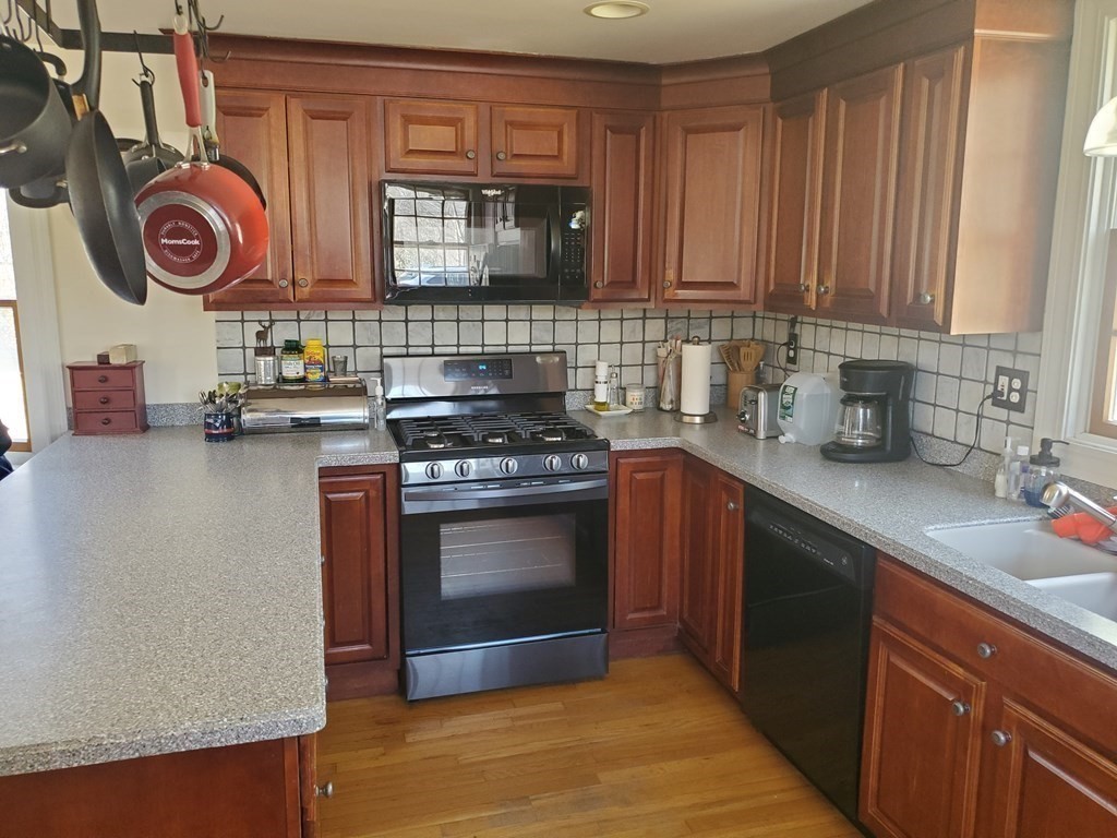633 Webster Street Hanover, MA 02339 - Photo 6 of 19 Gallery Image 6