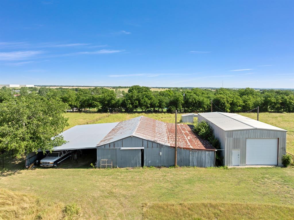 1795 Melton Road Sanger, TX 76266 - Photo 5 of 17