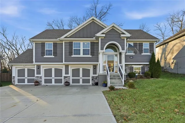 $425,000 | 10020 North Lawn Avenue, Kansas City, MO 64156