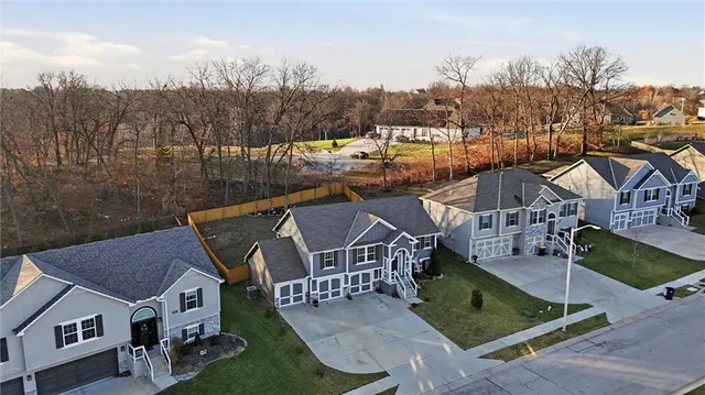 $425,000 | 10020 North Lawn Avenue, Kansas City, MO 64156