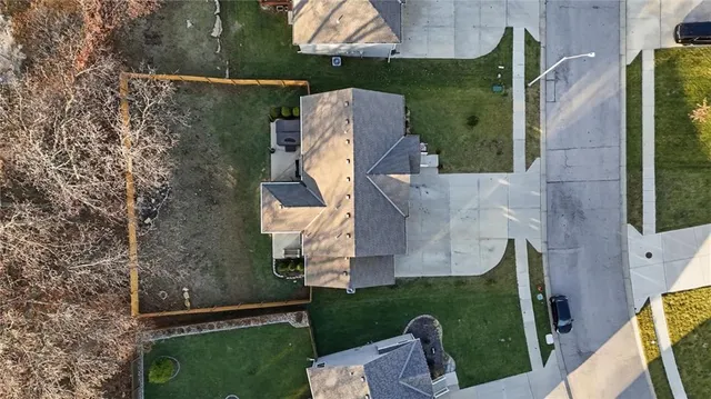 $425,000 | 10020 North Lawn Avenue, Kansas City, MO 64156