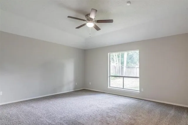 a view of a house with backyard and garden