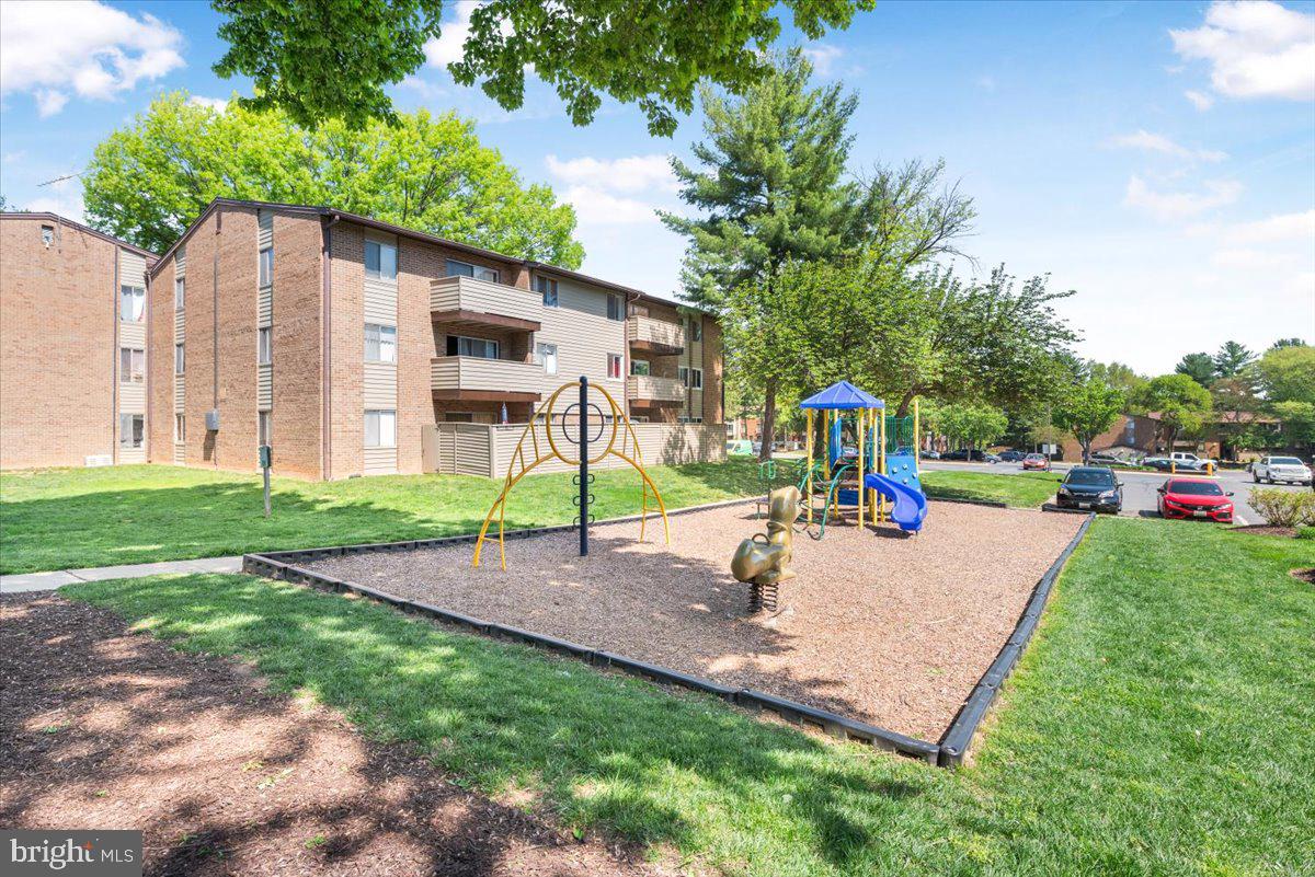 19321 Club House Road, Unit 301 Gaithersburg, MD 20886 - Photo 18 of 20 Gallery Image 18