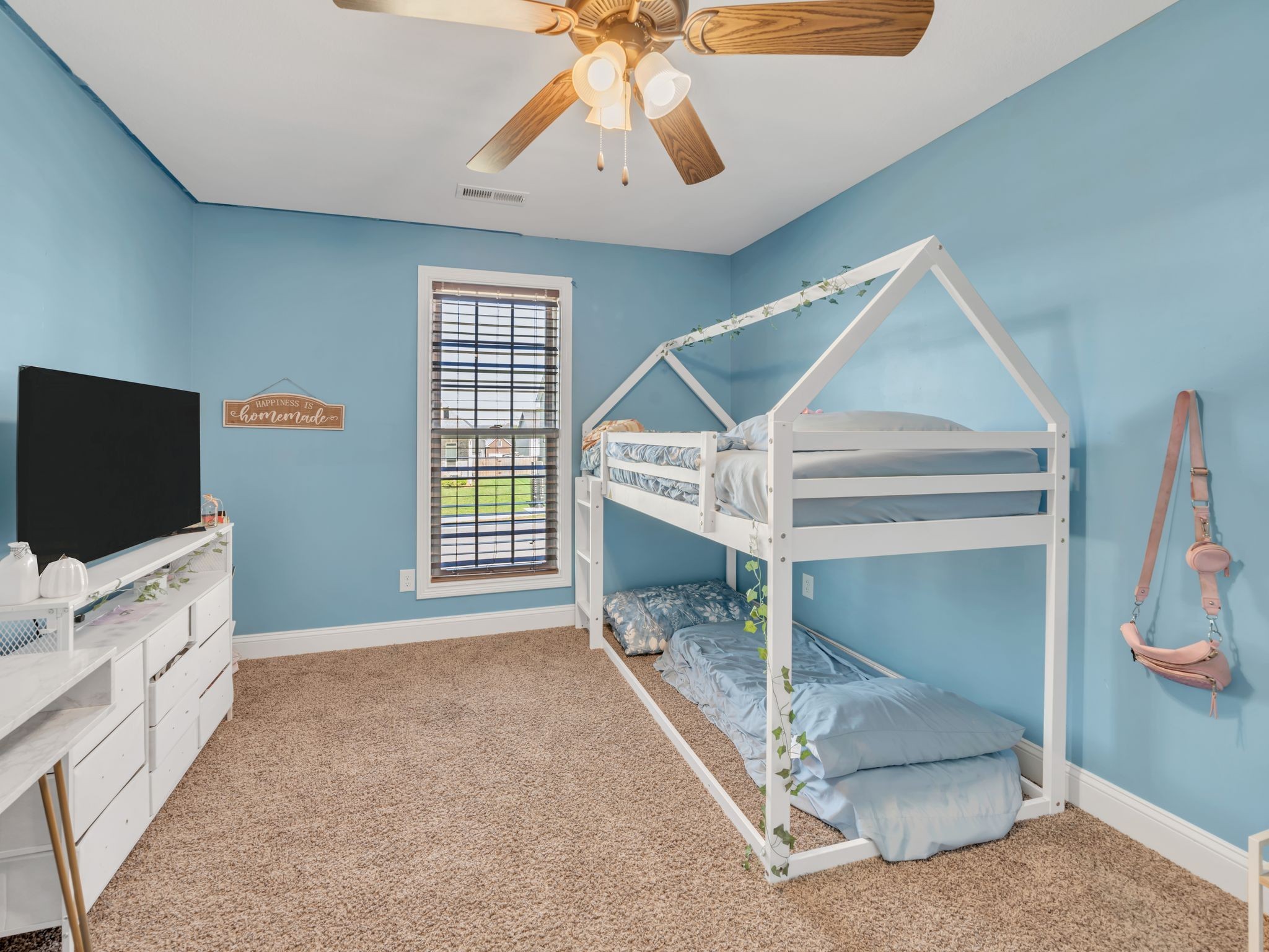 1084 Harrison Way Clarksville, TN 37042 - Photo 24 of 31 a view of livingroom with furniture and flat screen tv