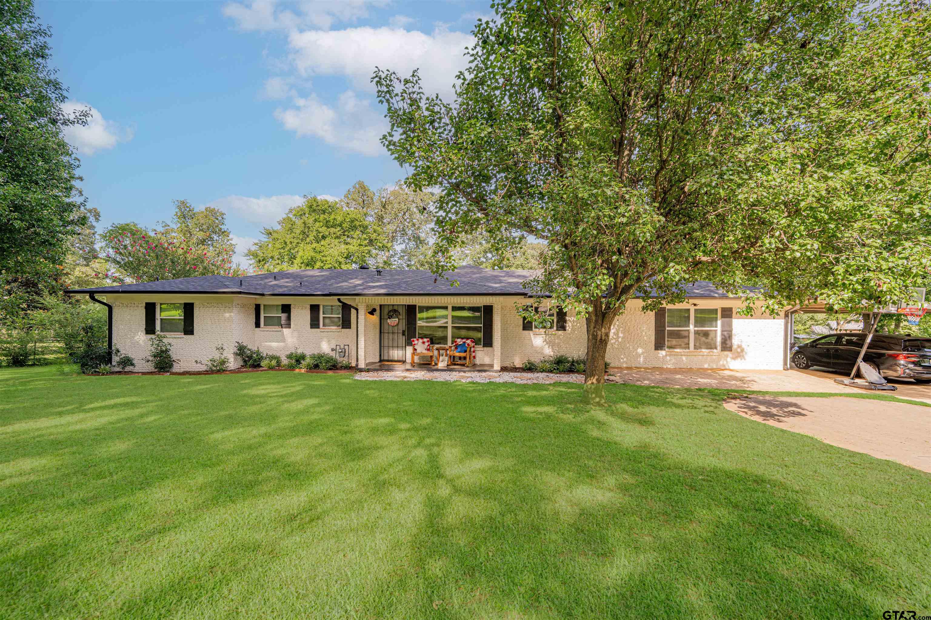 400 Crestview Hughes Springs, TX 75656 - Photo 1 of 32