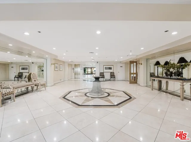 $5,900 | 441 North Oakhurst Drive, Unit 203, Beverly Hills, CA 90210