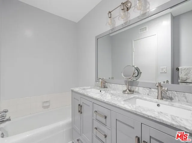 $5,900 | 441 North Oakhurst Drive, Unit 203, Beverly Hills, CA 90210