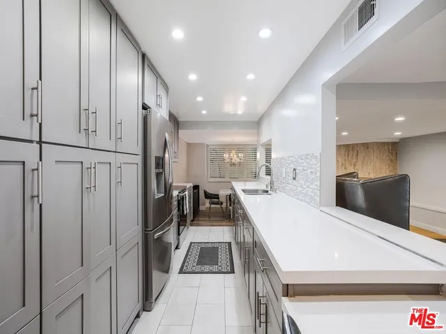 $5,900 | 441 North Oakhurst Drive, Unit 203, Beverly Hills, CA 90210