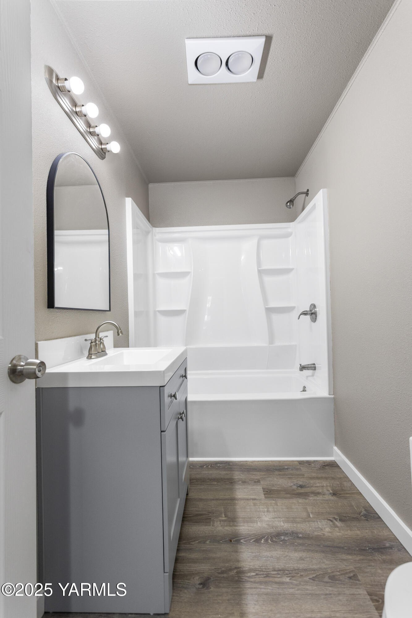 173801 Evans Road Grandview, WA 98930 - Photo 12 of 45 a bathroom with a sink vanity granite tub and a mirror