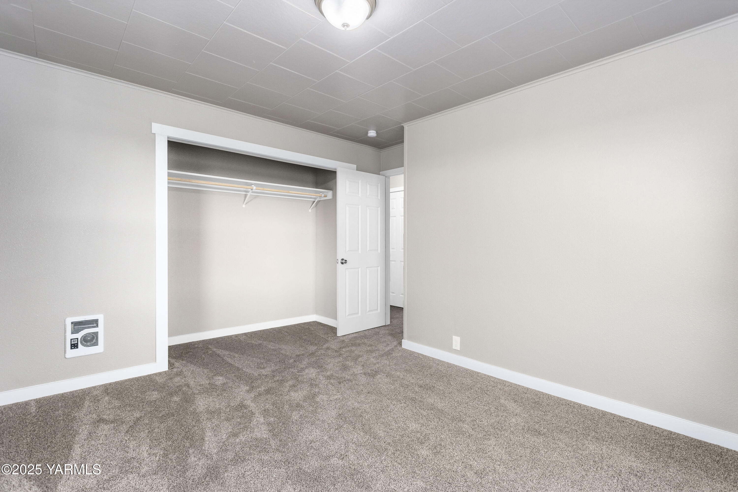 173801 Evans Road Grandview, WA 98930 - Photo 14 of 45 a view of an empty room