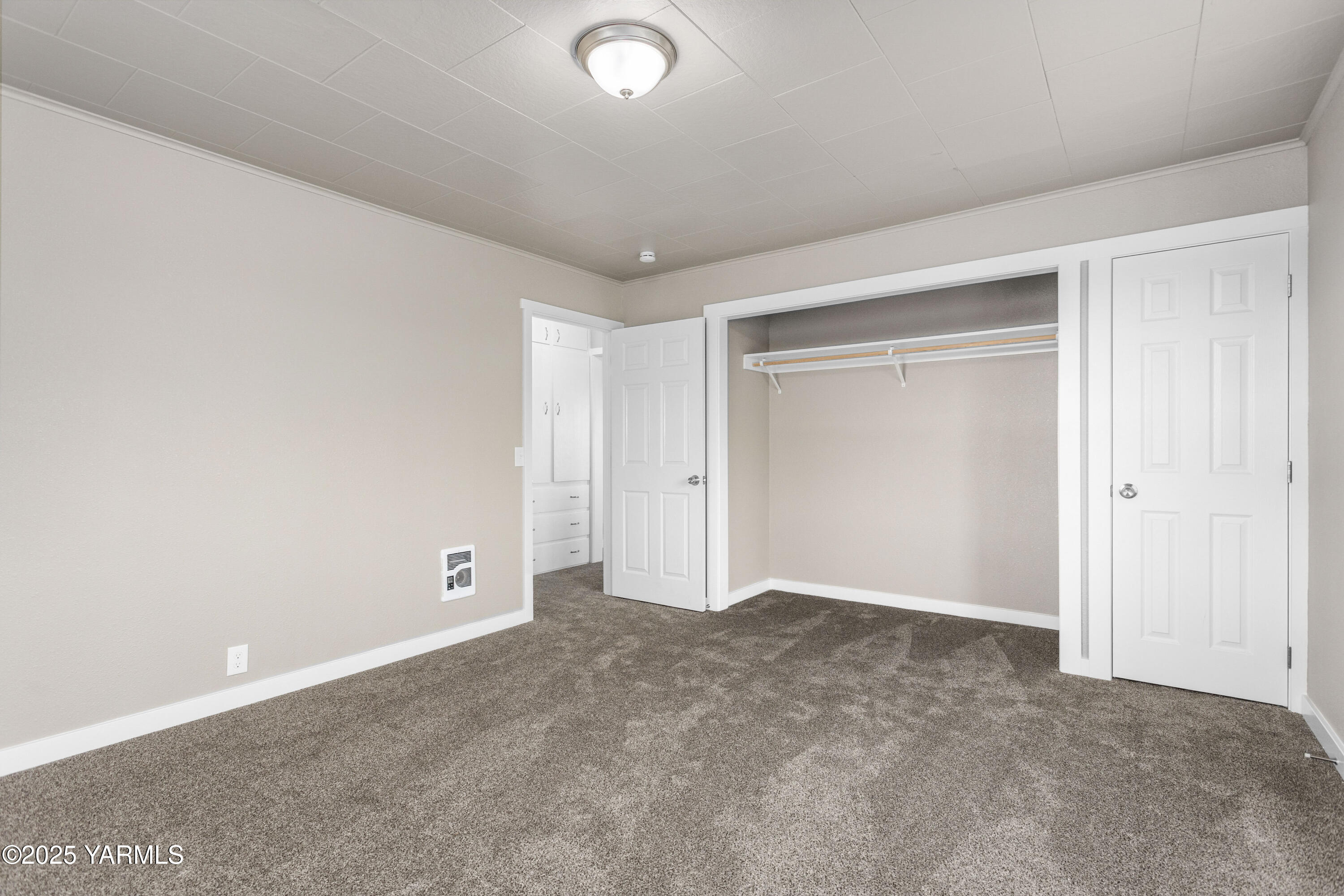 173801 Evans Road Grandview, WA 98930 - Photo 15 of 45 a view of an empty room