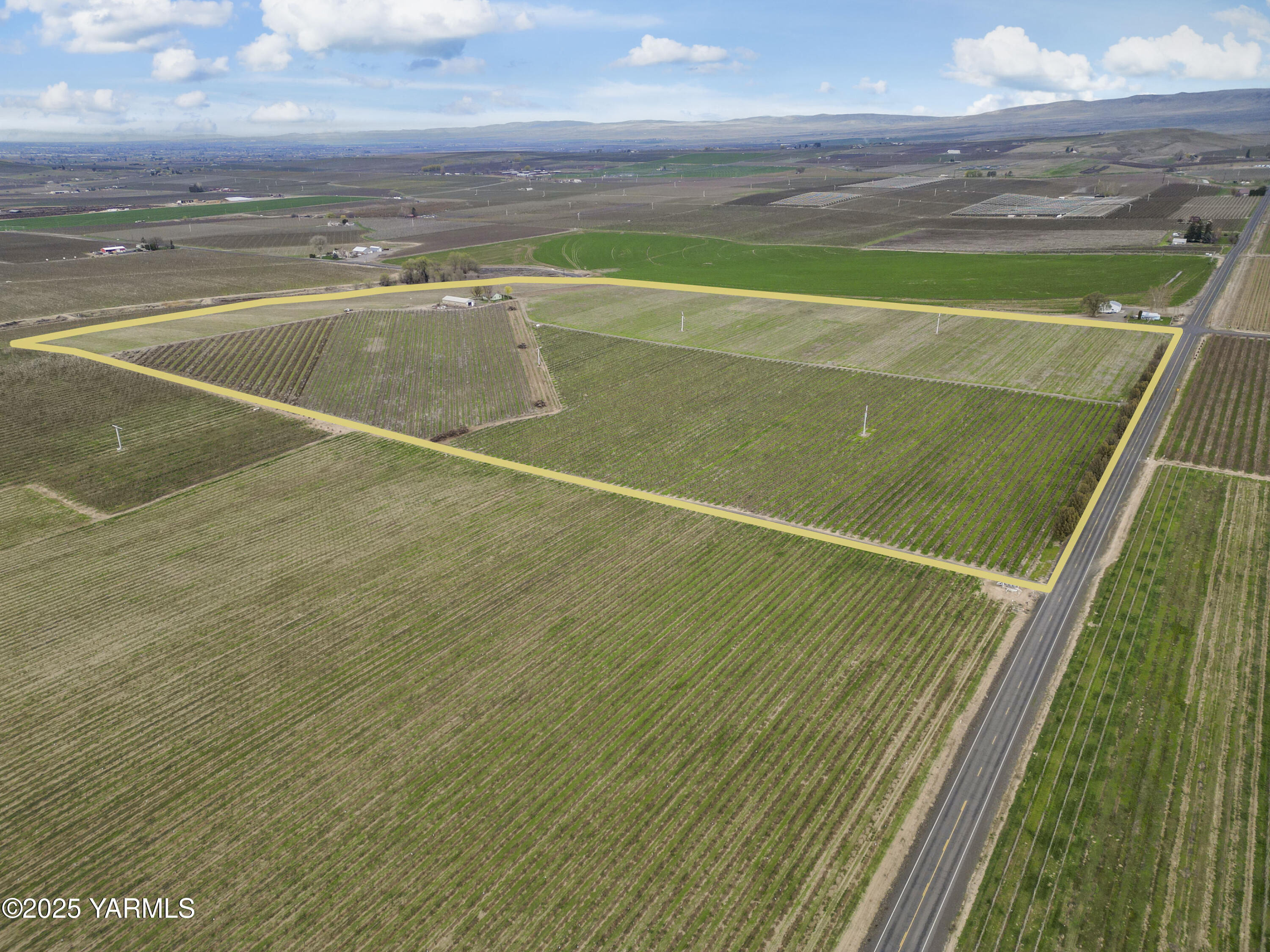 173801 Evans Road Grandview, WA 98930 - Photo 39 of 45 a view of an outdoor space