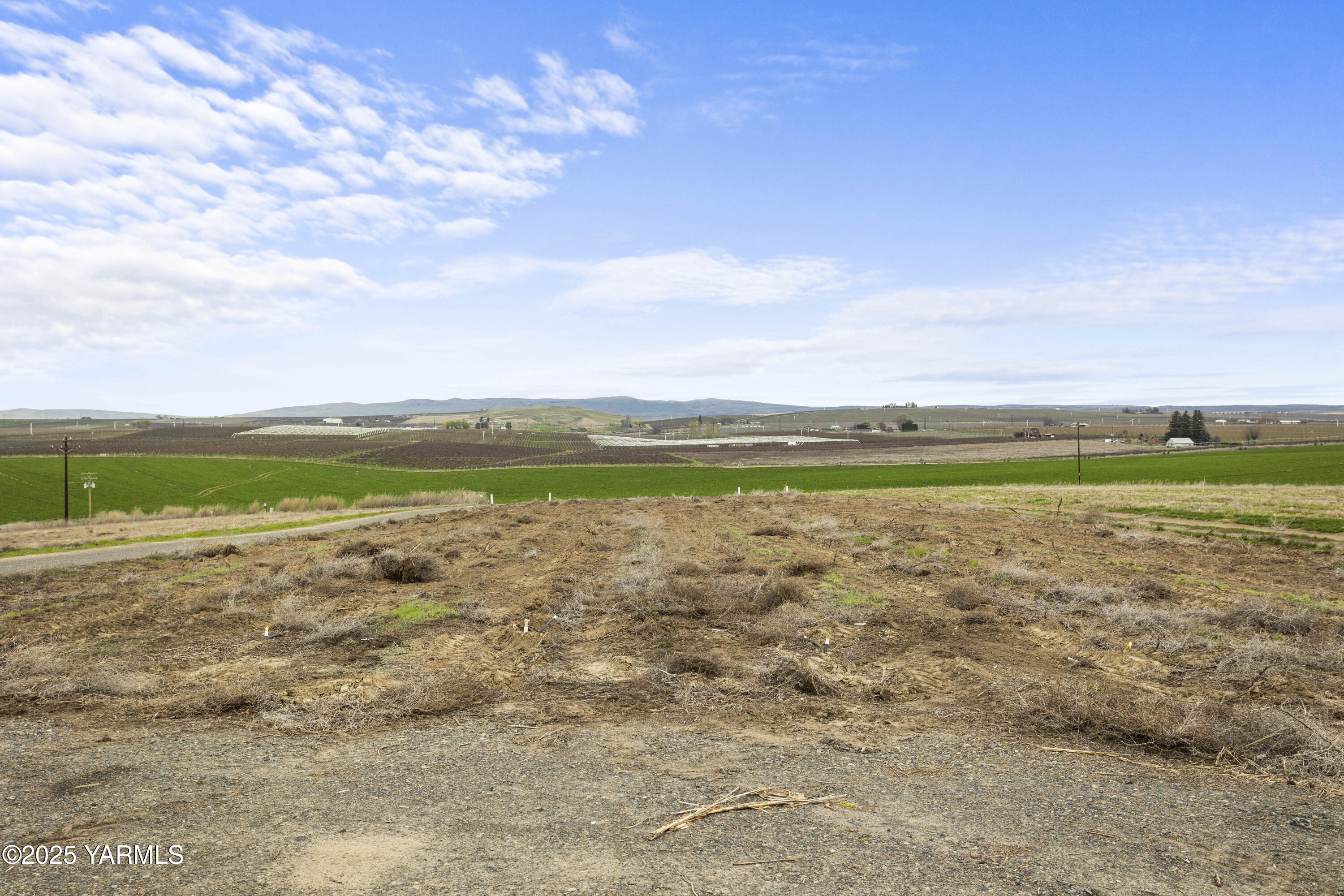 173801 Evans Road Grandview, WA 98930 - Photo 40 of 45 a view of an ocean and beach