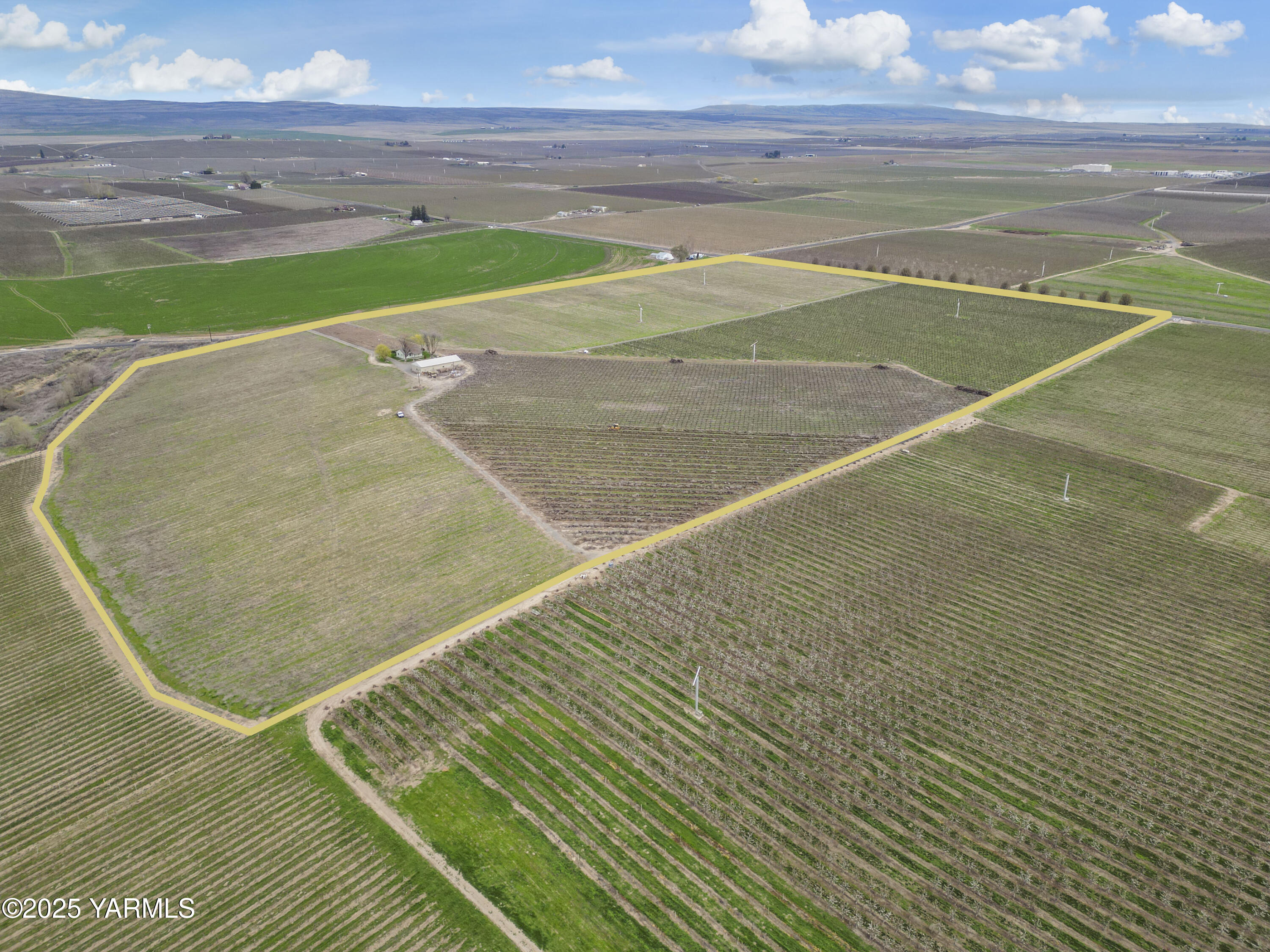 173801 Evans Road Grandview, WA 98930 - Photo 41 of 45 a view of a tennis court