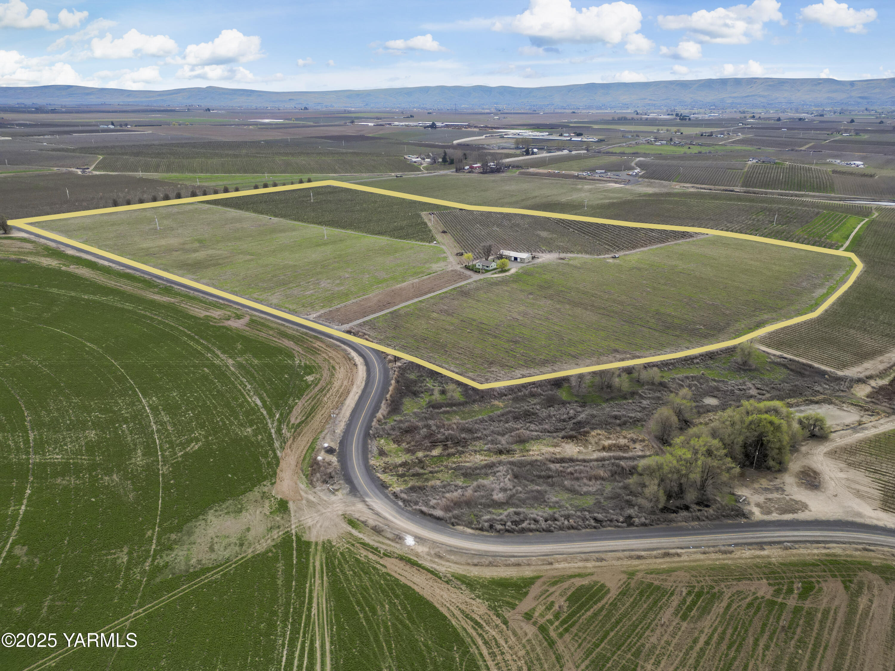 173801 Evans Road Grandview, WA 98930 - Photo 43 of 45 a view of a tennis court