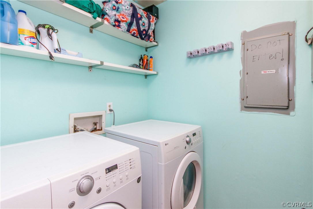 9818 Kendrick Road North Chesterfield, VA 23236 - Photo 15 of 36 a utility room with dryer and washer