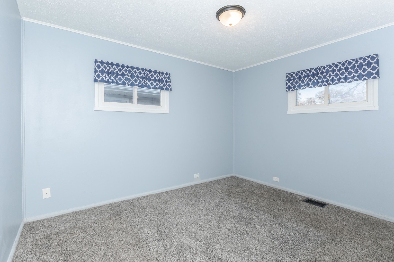 334 East Baker Street Bloomington, IL 61701 - Photo 17 of 32 a view of an empty room