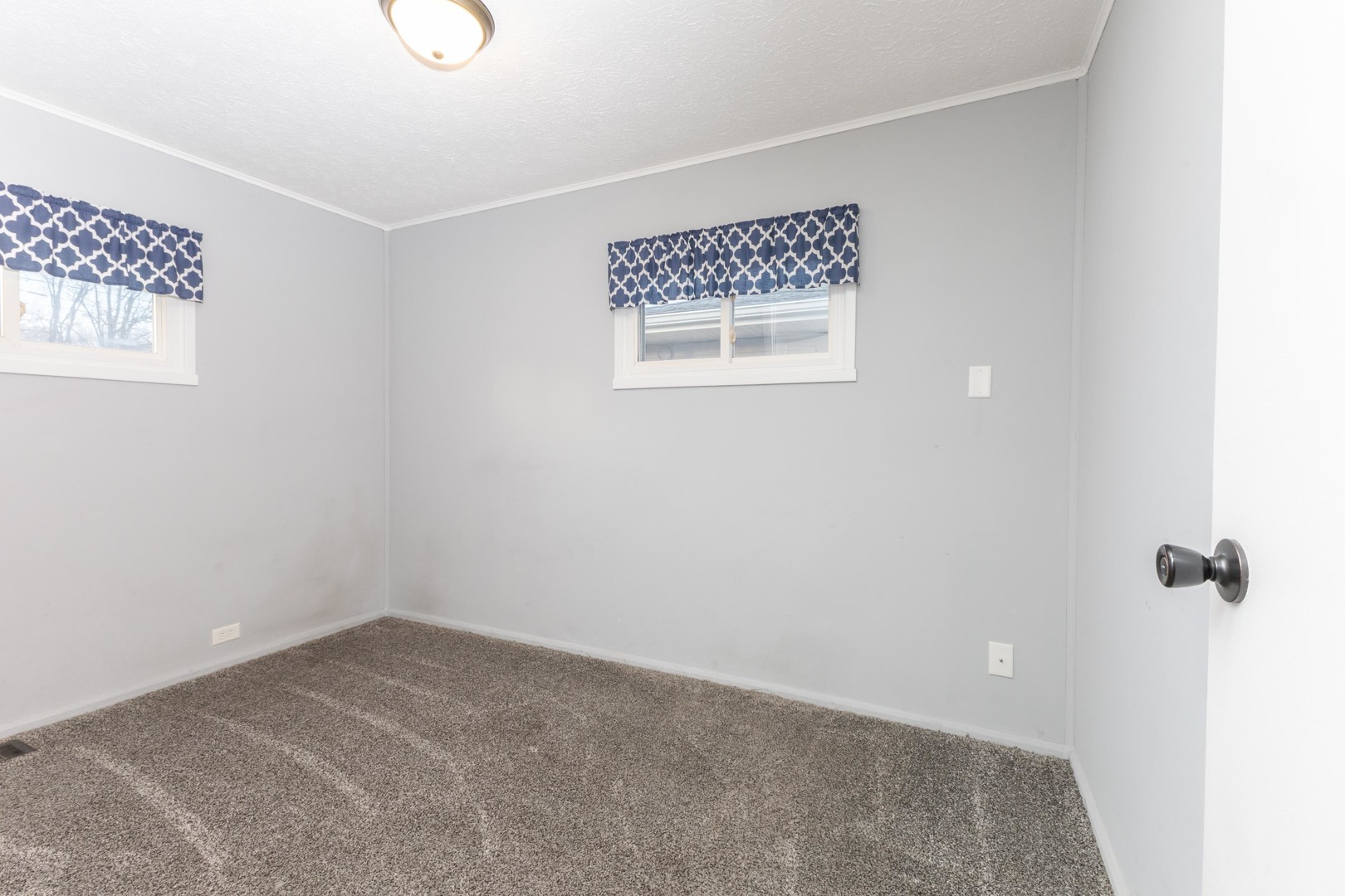 334 East Baker Street Bloomington, IL 61701 - Photo 20 of 32 a view of a hallway