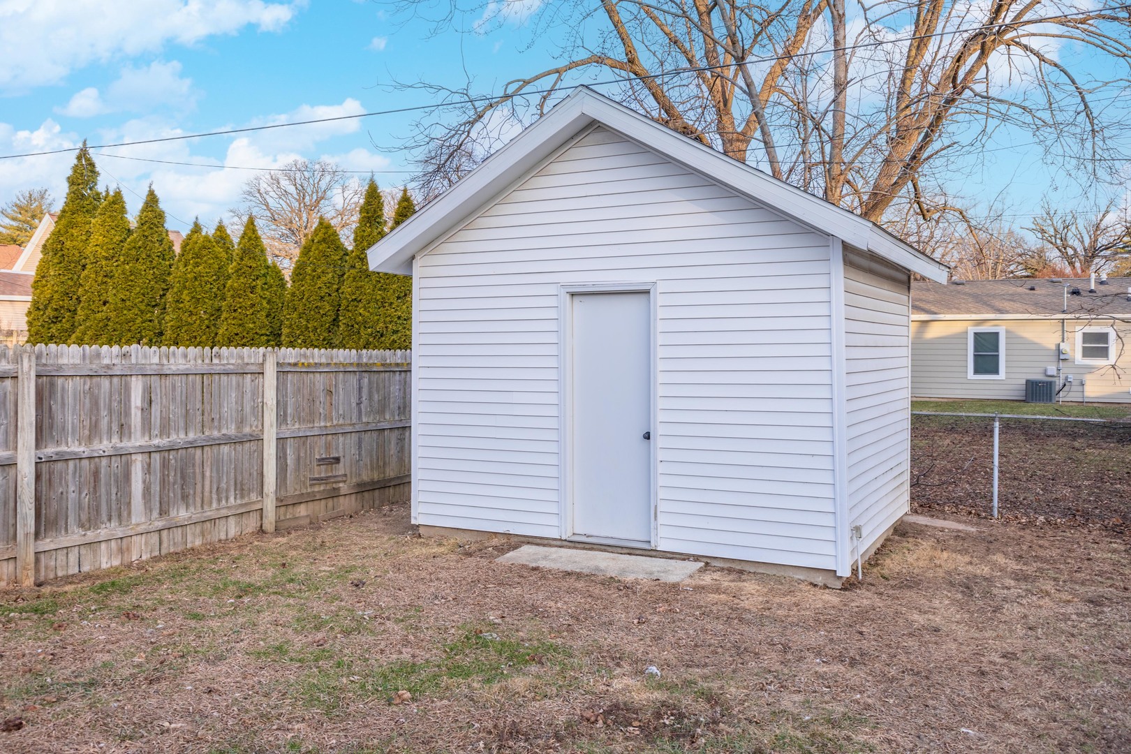 334 East Baker Street Bloomington, IL 61701 - Photo 25 of 32 a view of a small house and a yard