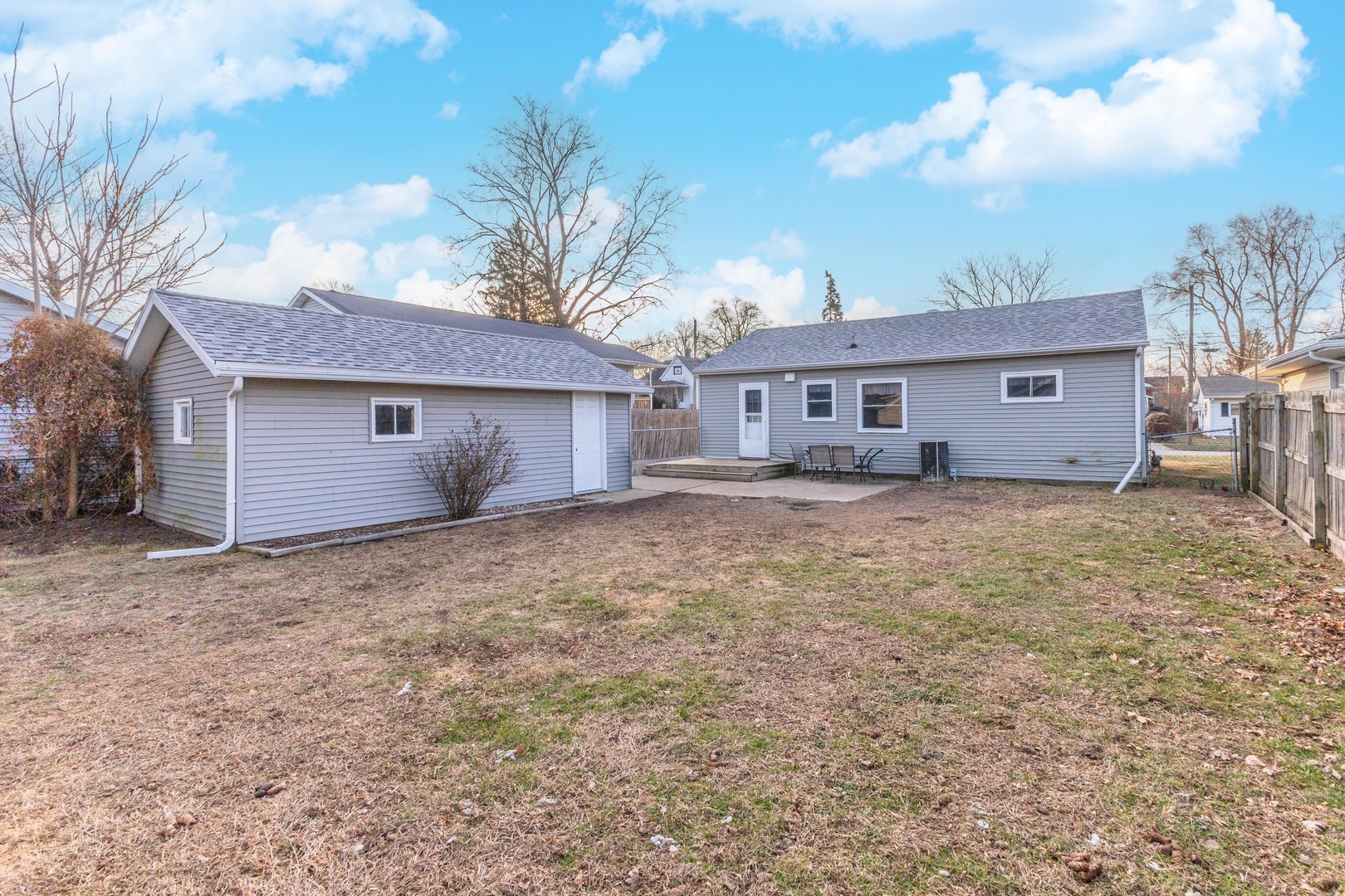 334 East Baker Street Bloomington, IL 61701 - Photo 27 of 32 a house view with a backyard space