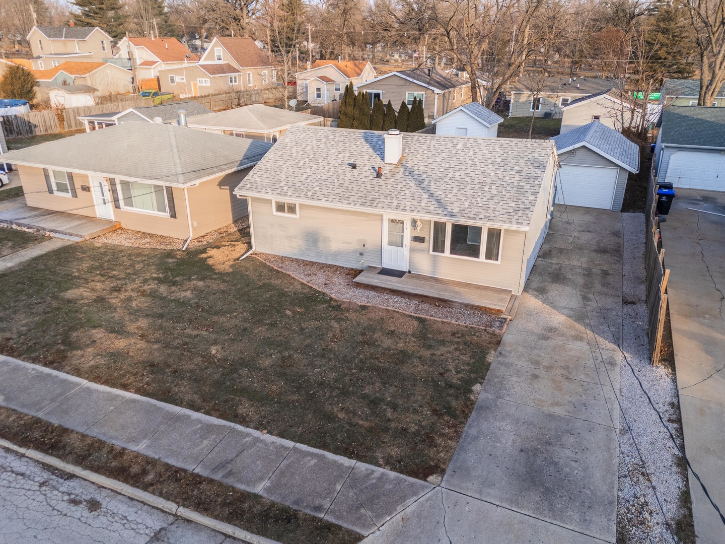 334 East Baker Street Bloomington, IL 61701 - Photo 29 of 32 an aerial view of a house