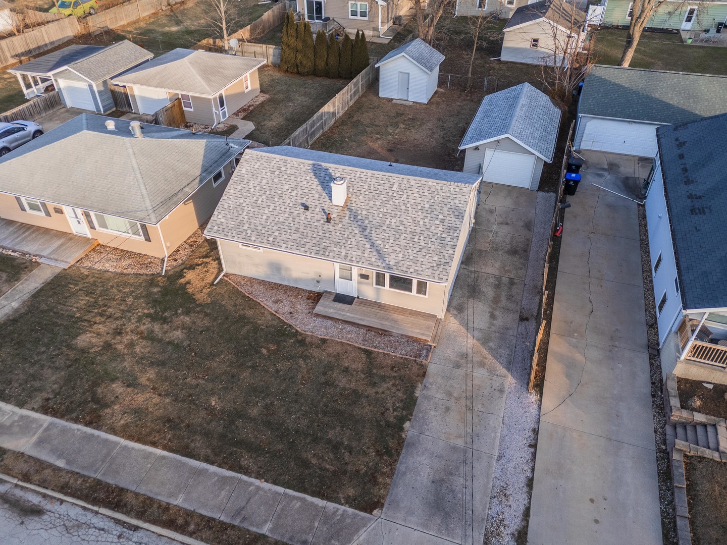 334 East Baker Street Bloomington, IL 61701 - Photo 30 of 32 an aerial view of residential houses with outdoor space