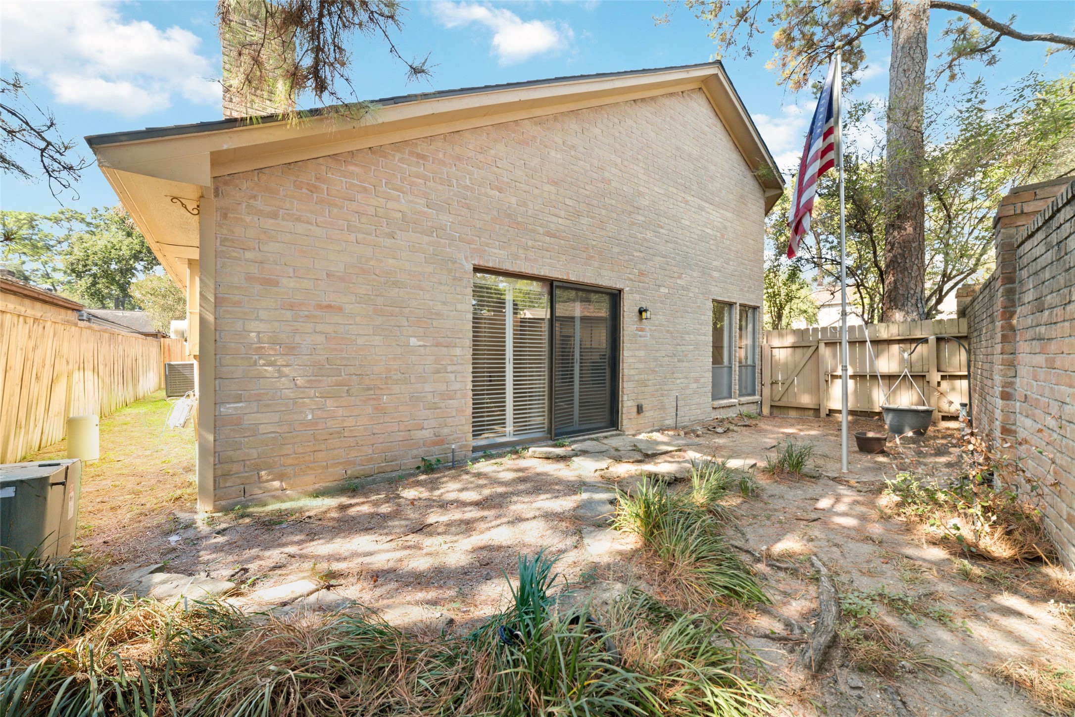 154 Old Bridge Lake Street Houston, TX 77069 - Photo 11 of 30 a backyard of a house