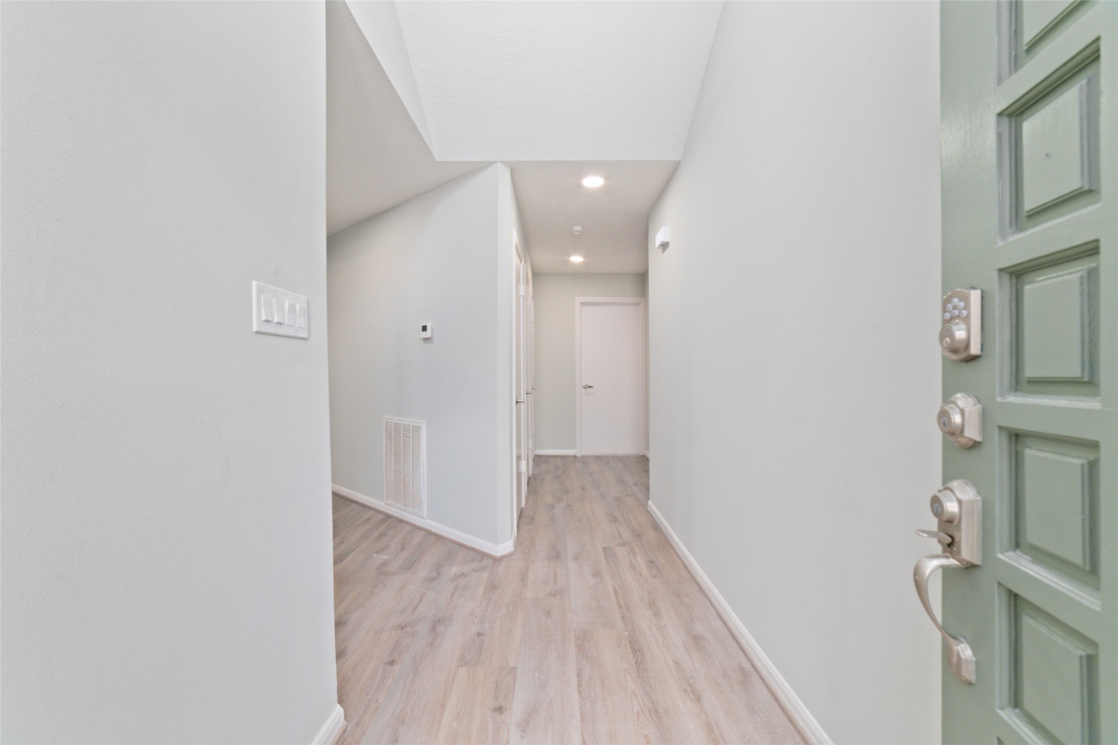 154 Old Bridge Lake Street Houston, TX 77069 - Photo 13 of 30 a view of a hallway with wooden floor and a bathroom