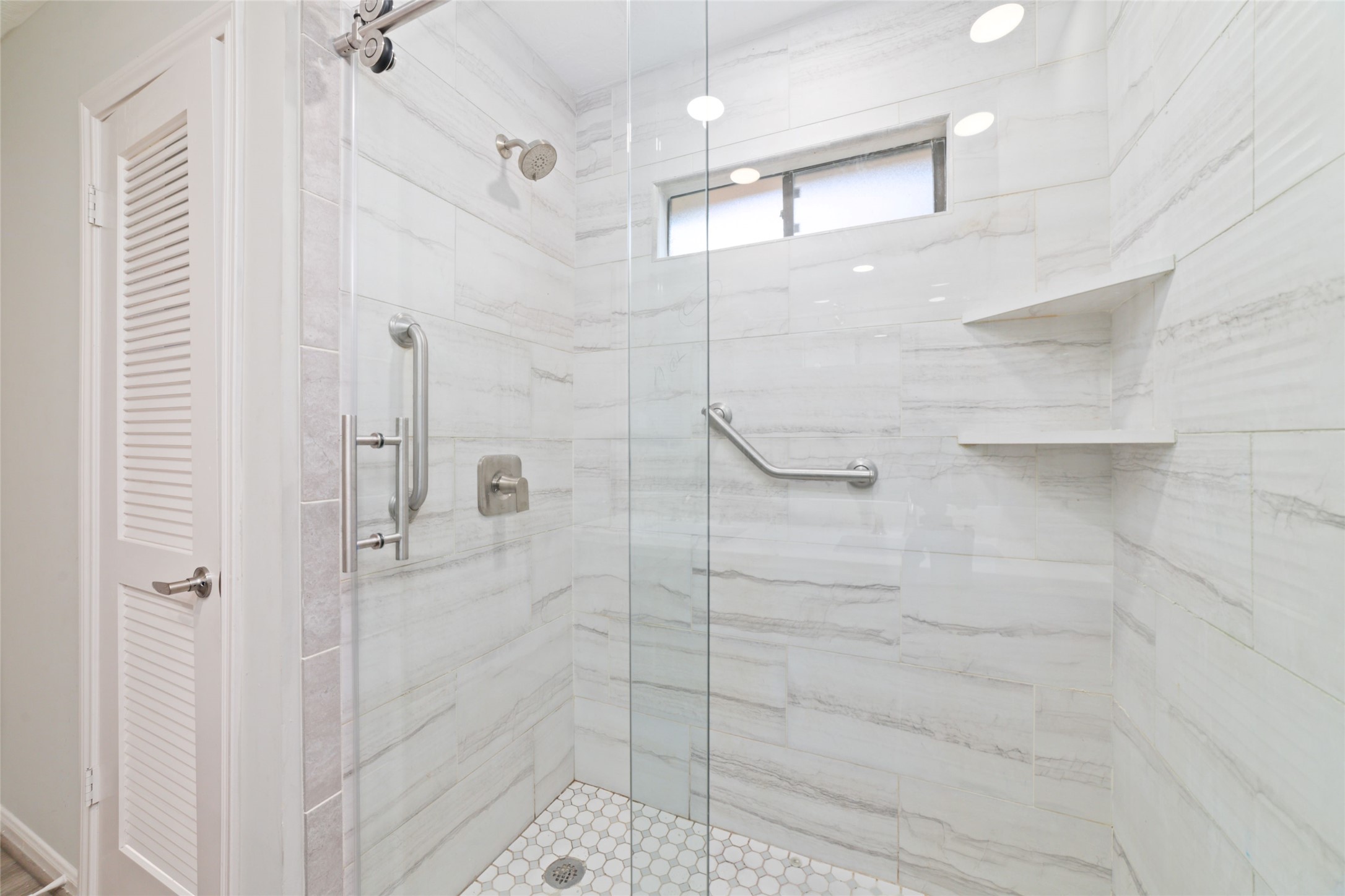 154 Old Bridge Lake Street Houston, TX 77069 - Photo 16 of 30 a bathroom with a shower