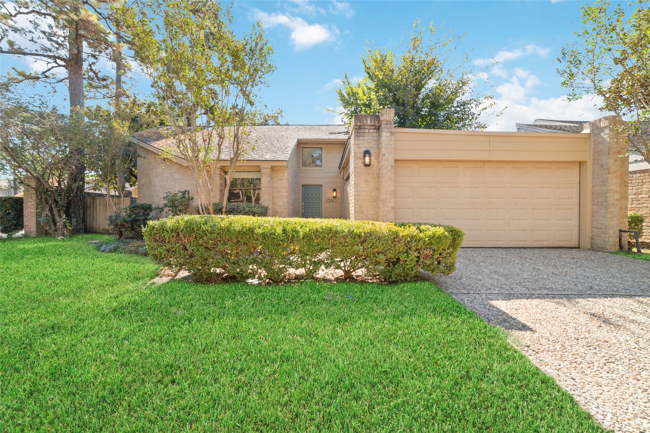 154 Old Bridge Lake Street Houston, TX 77069 - Photo 7 of 30 a front view of a house with a garden