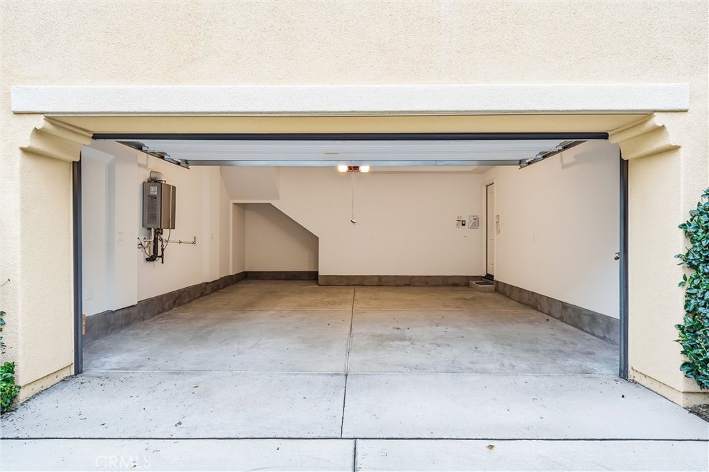 125 Messenger Irvine, CA 92618 - Photo 18 of 19 a view of a garage