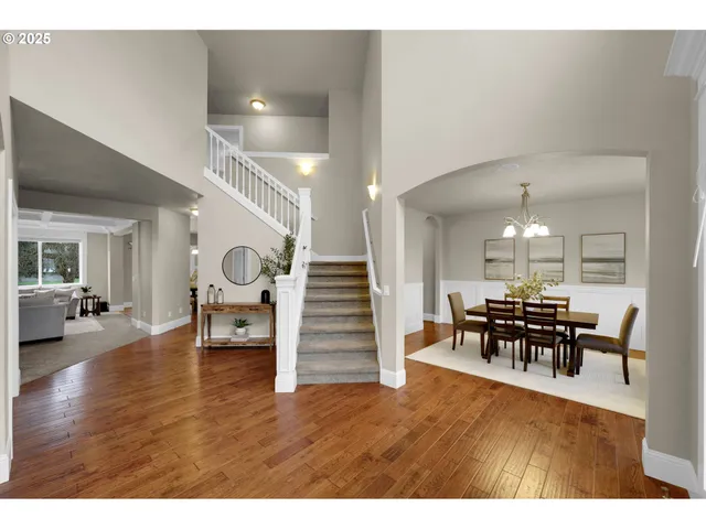 a view of a livingroom with furniture and a dining table