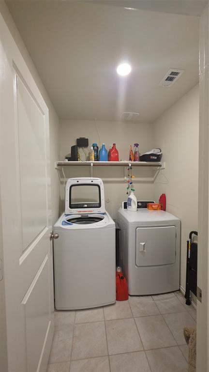 409 Samuel Street Denton, TX 76207 - Photo 16 of 40 a utility room with dryer and washer