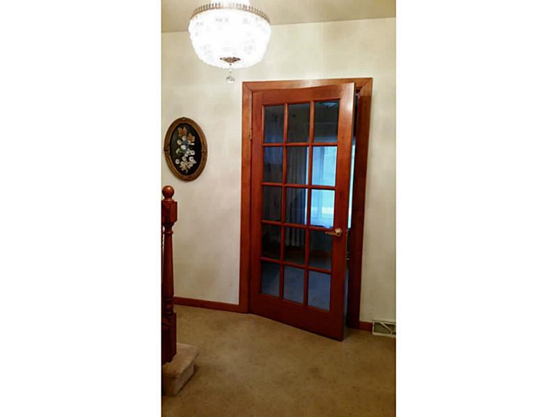 1691 Brodhead Road Coraopolis, PA 15108 - Photo 5 of 12 Entry/Foyer.
