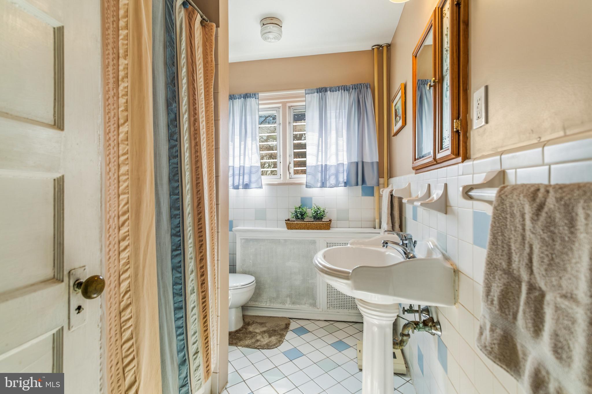 341 Owen Avenue Lansdowne, PA 19050 - Photo 25 of 58 a bathroom with a sink toilet and tub