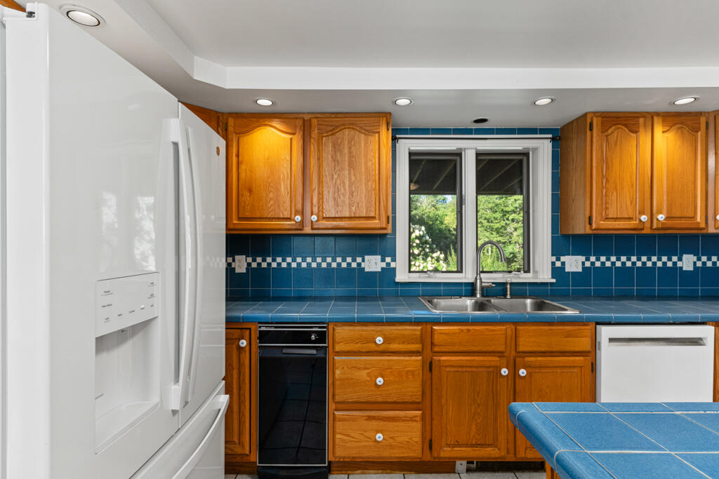362 Gray Road Falmouth, ME 04105 - Photo 10 of 58 DSC01217